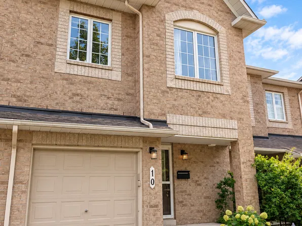 10 Landover Cres #1, Ottawa, ON K2M 2W2