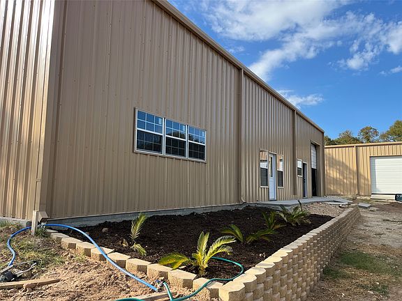 2nd image of 606 Hickory Ridge Rd