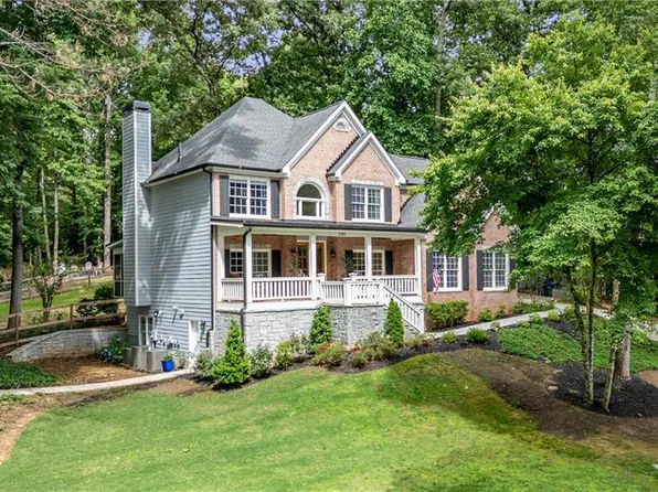 5301 NE Regency Lake Ct, Buford, GA 30518