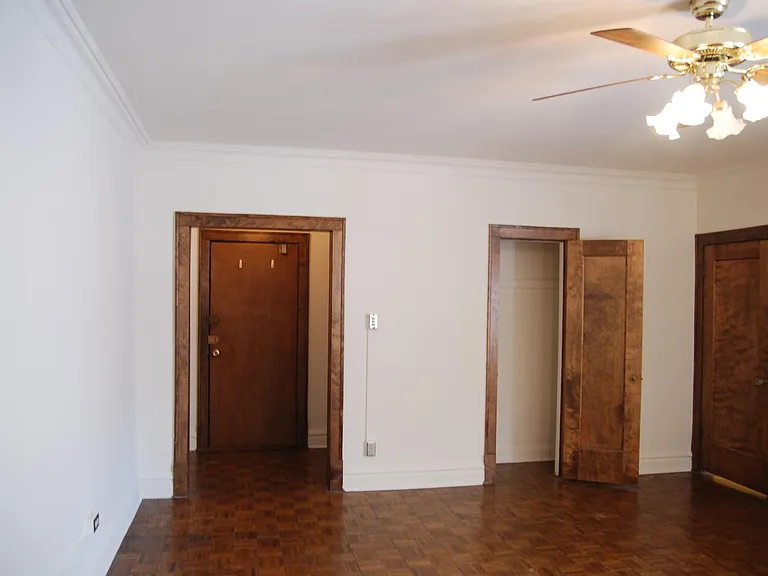 553 West Oakdale Avenue — Photo 11