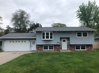 W7042 Pineview Dr, Onalaska, WI 54650