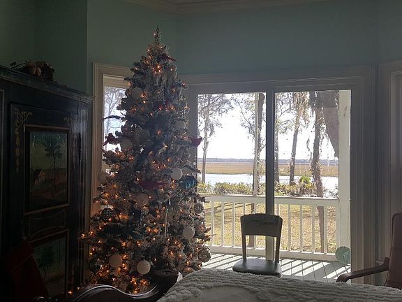 4th image of 144 Royal Dr