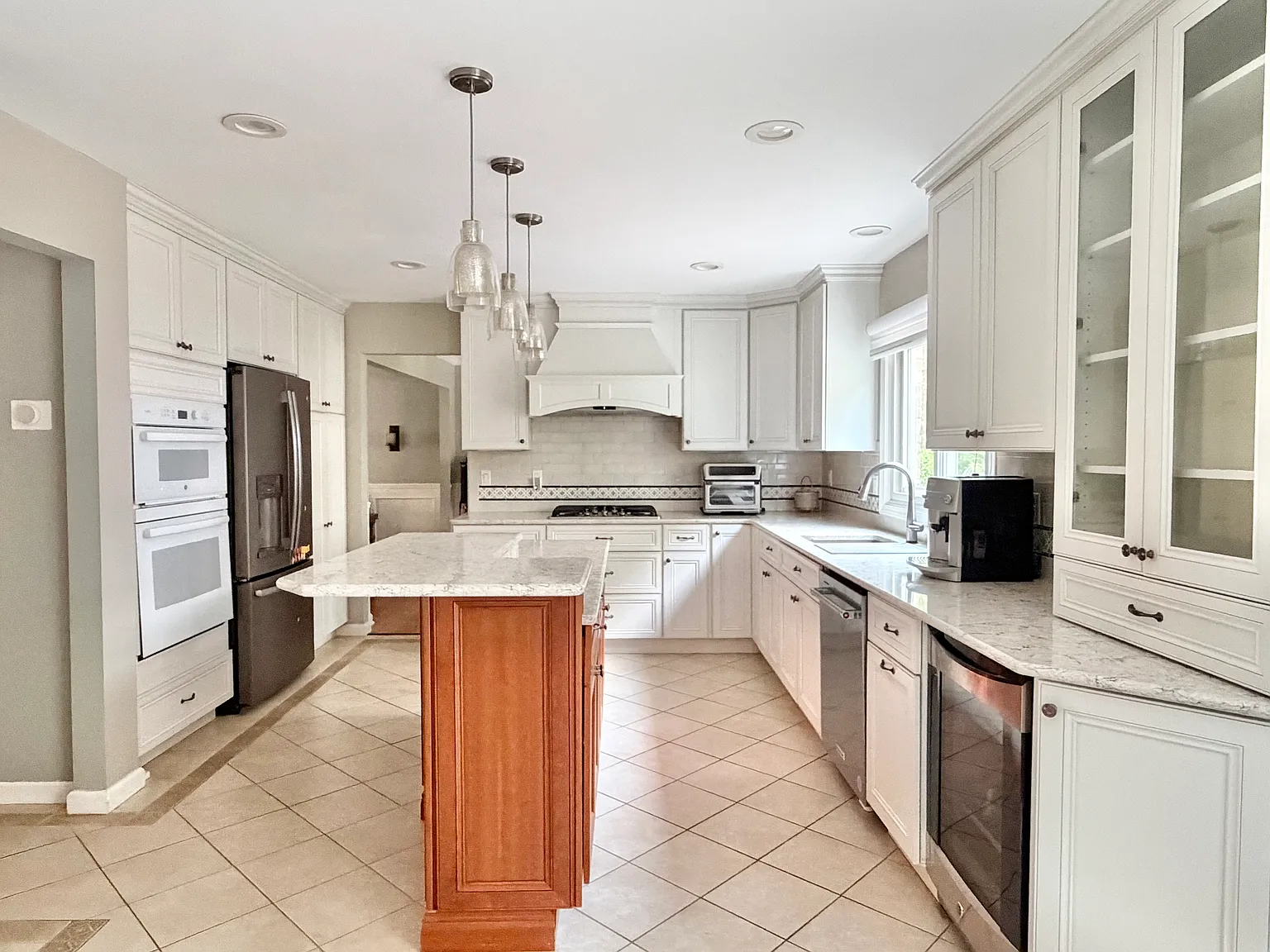 24299 Lynwood Dr — Photo 2