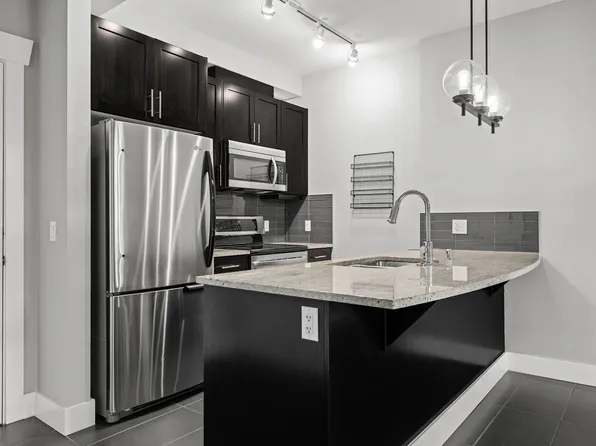 201 20th Ave NE #106, Calgary, AB T2E 1R1