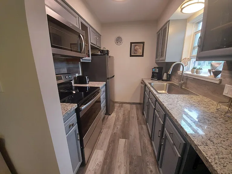 323 Bolivar Ave — Photo 11