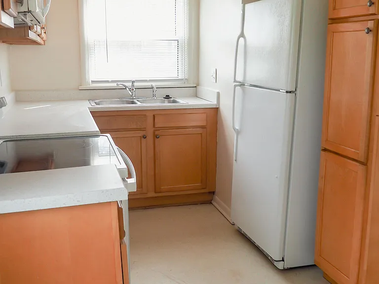 1127 Edgewood Ave — Photo 3