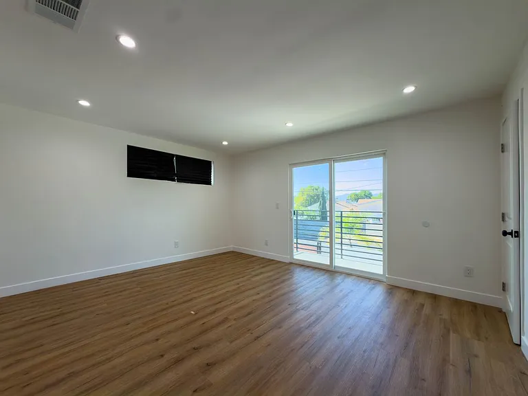 12406 Cantara St — Photo 17