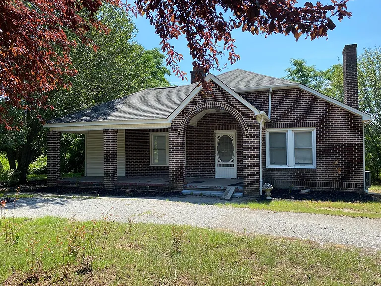 1343 S Battleground Ave — Photo 2