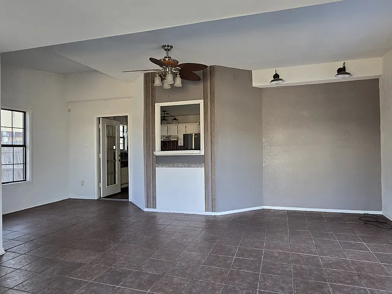 304 Texas St — Photo 5