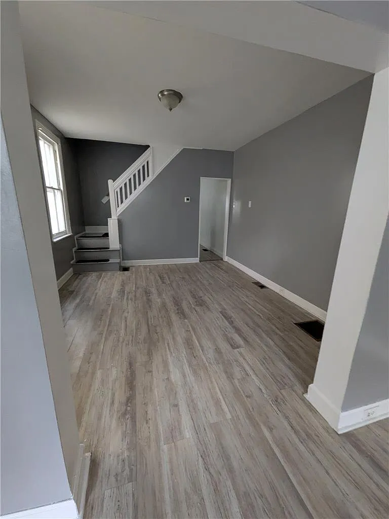 4 bed, 1.0 bath, 1712 sqft, $2,100 — Photo 3