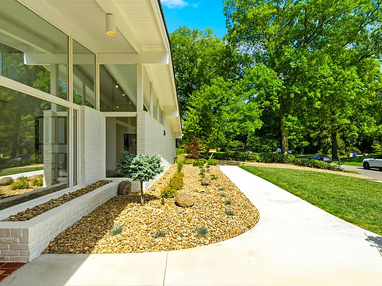 2276 Johnston Rd — Photo 11