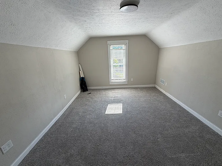523 Saint Marys Ave — Photo 6