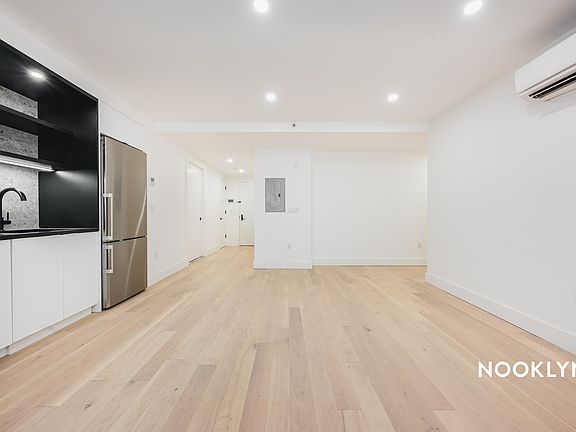 5th image of 1901 10th Ave #1G