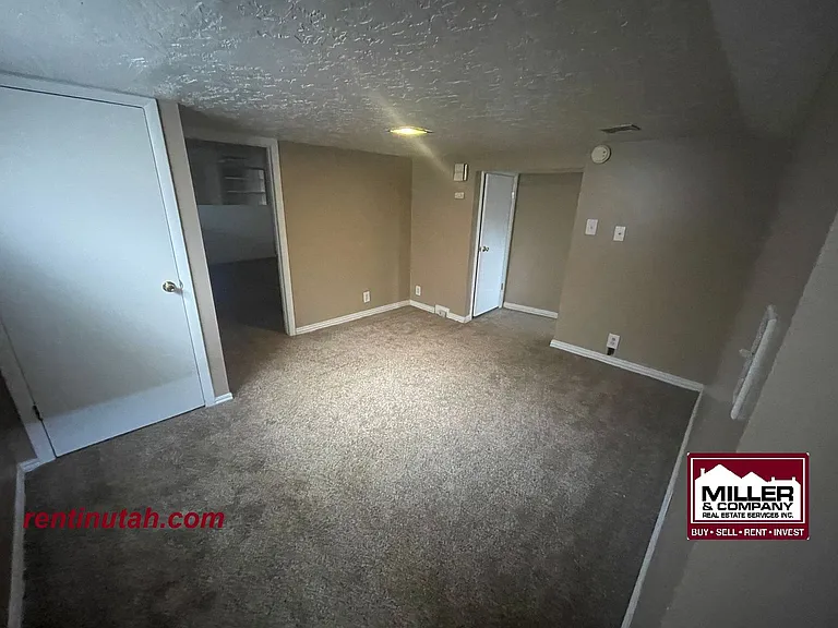 1560 E Garfield Ave — Photo 8