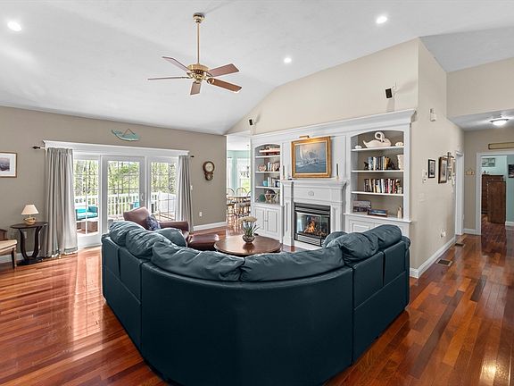 4th image of 60 Samuel Curtis Way Unit 60
