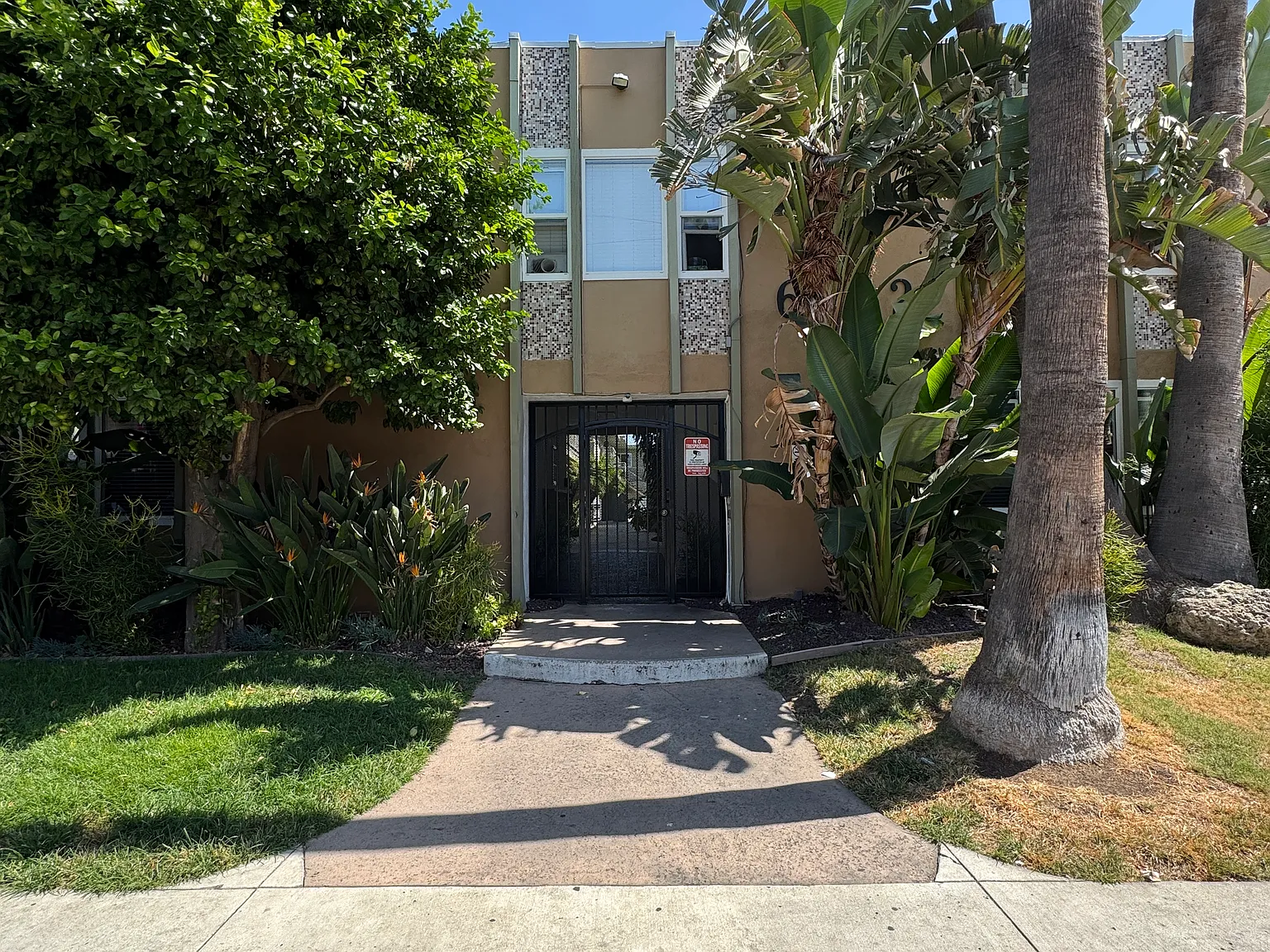 2 bed, 997 sqft, $2,450 — Photo 1