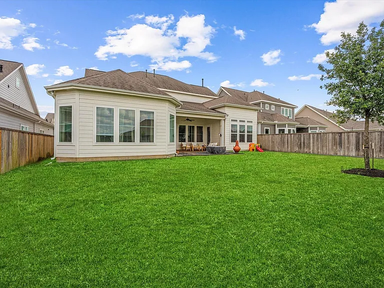 2221 Salt Grass Trl — Photo 39