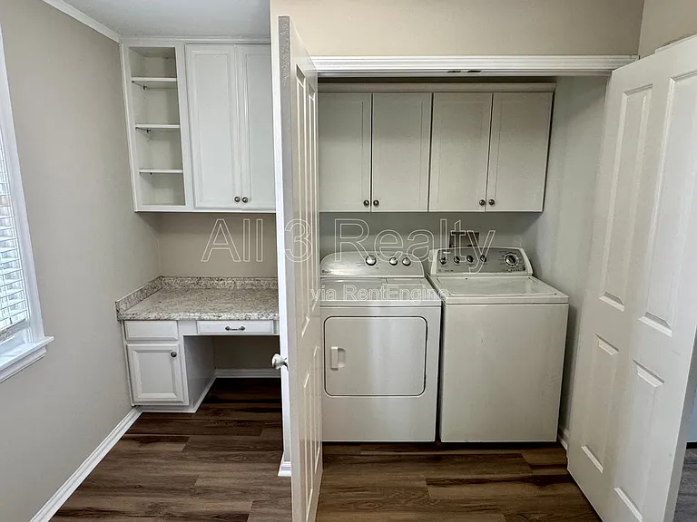 301 Bradley Dr — Photo 11