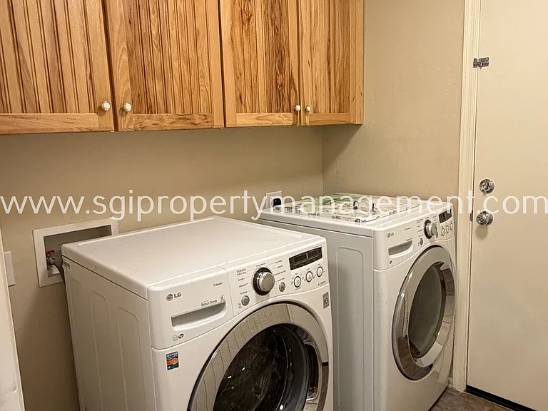 383 E Anastasia St — Photo 14