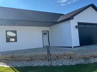 203 Bonnie Ln, Belleville, WI 53508