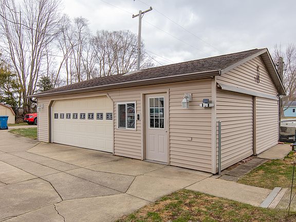 3rd image of 7648 N Indian Lake Dr