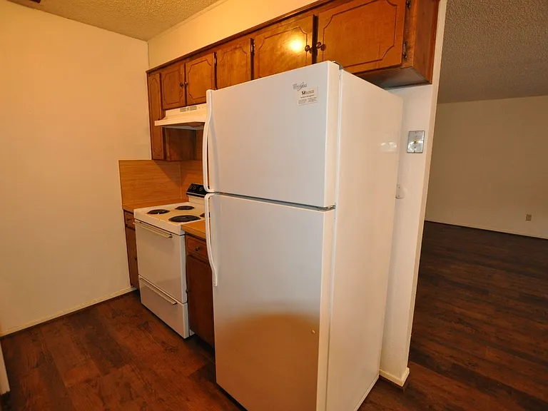 511 W Oak St #14 — Photo 8