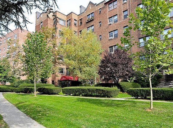 2nd image of 1 Franklin Ave APT 2C