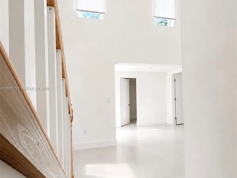 4125 N 32nd Ct — Photo 8