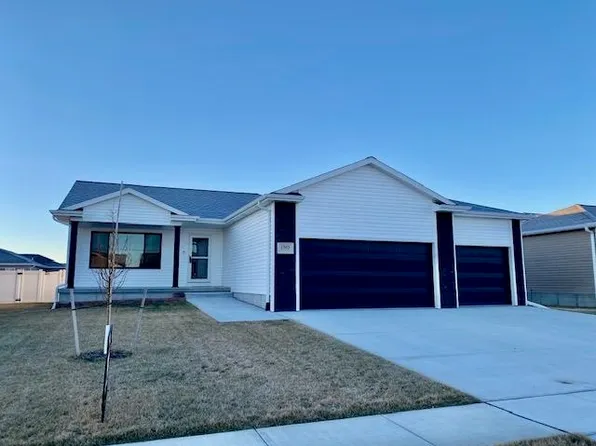 2303 E 37th St, Kearney, NE 68847