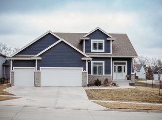 820 Baileys Grove Dr, Adel, IA 50003