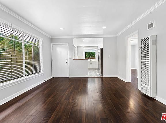5th image of 920 Westbourne Dr APT 9