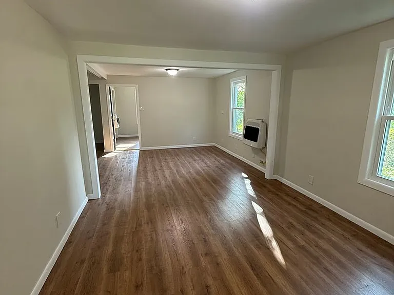 19 Layne Ave — Photo 2