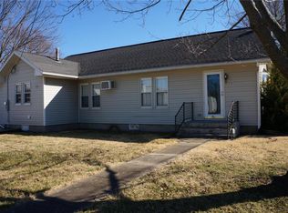 210 S Elm St, Hull, IL 62343
