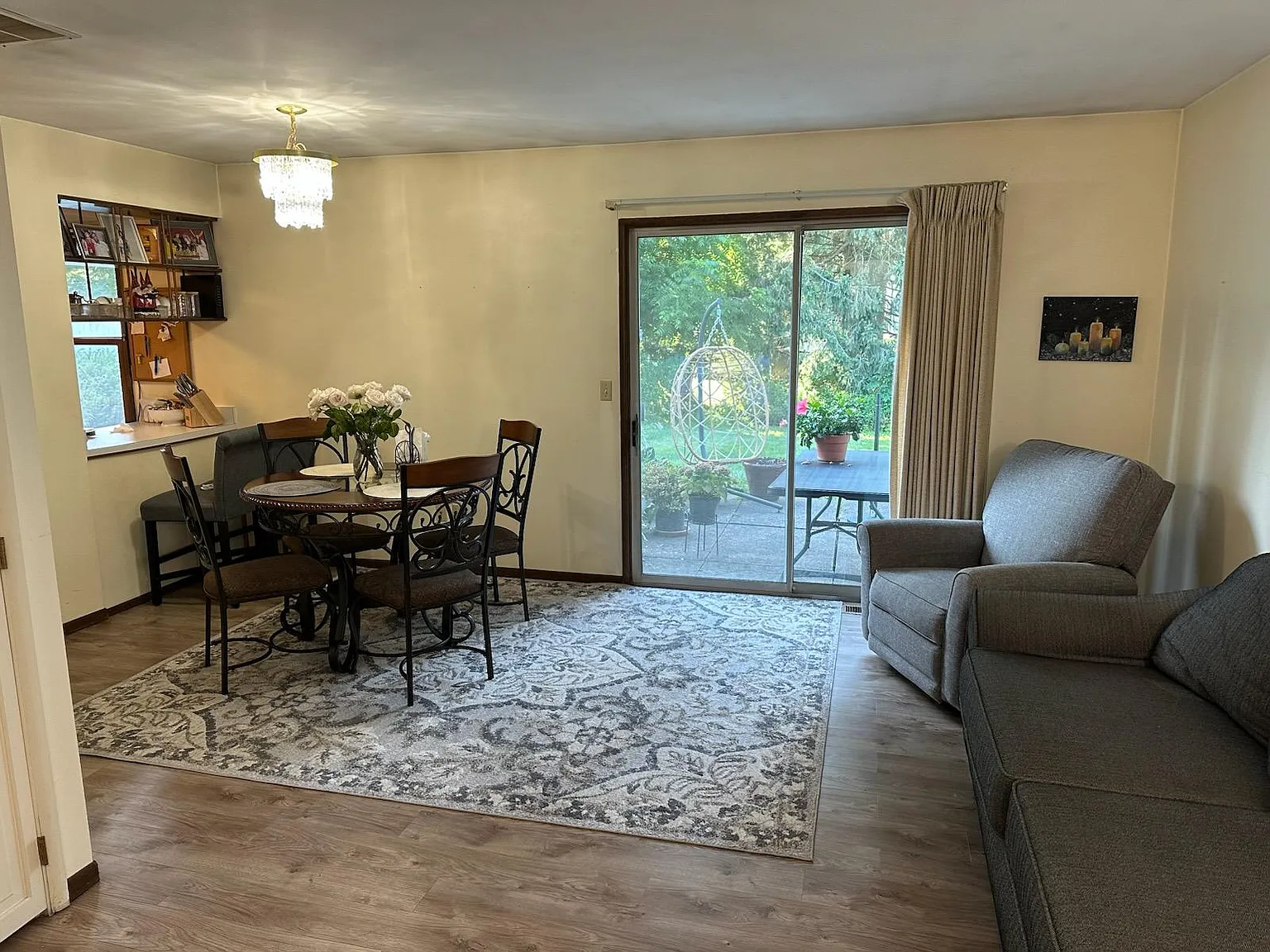 255 Otterbein Dr — Photo 2