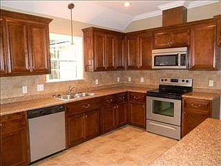 5th image of 3530 Butler Woods Dr