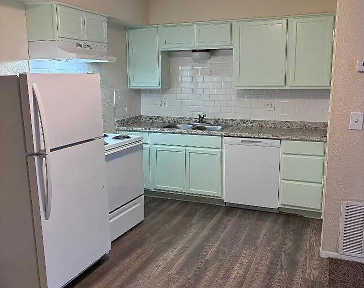 3300 SW 28th St #109 — Photo 3