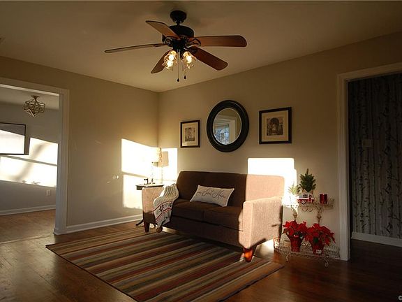5th image of 905 Forest View Dr