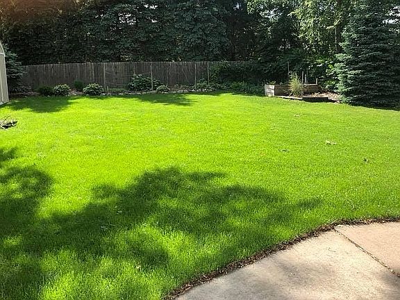 2nd image of 15006 Chestnut Dr