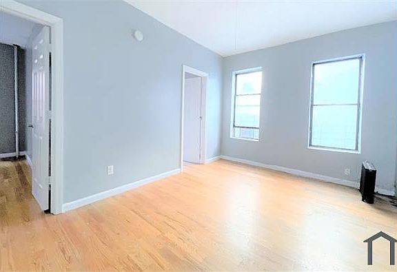 2nd image of 47 Caroline St Floor 2