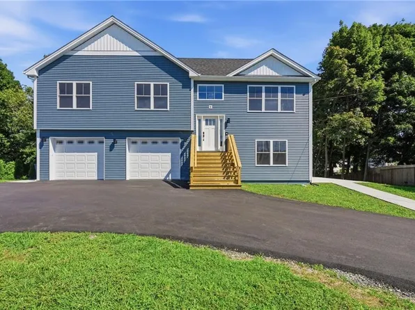 8 Fairgreen Dr, West Warwick, RI 02893