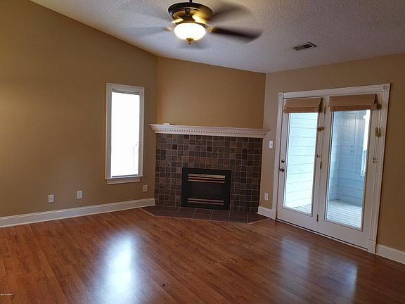 5th image of 106 Breezewood Dr APT G