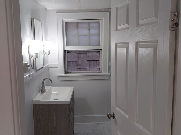 3rd image of 121 Congress St Unit 2