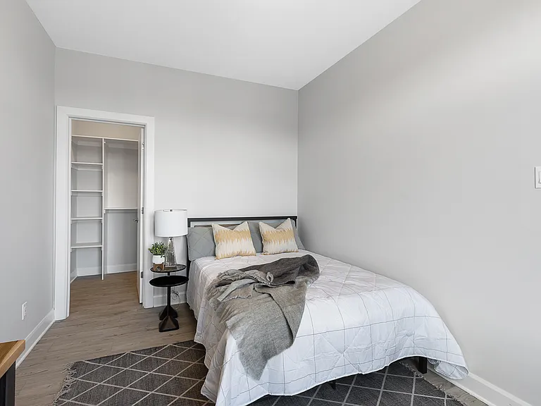 240 Blackburn Ave — Photo 36