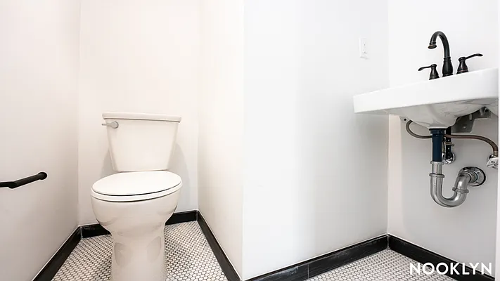 Rented by Nooklyn NYC LLC | media 25