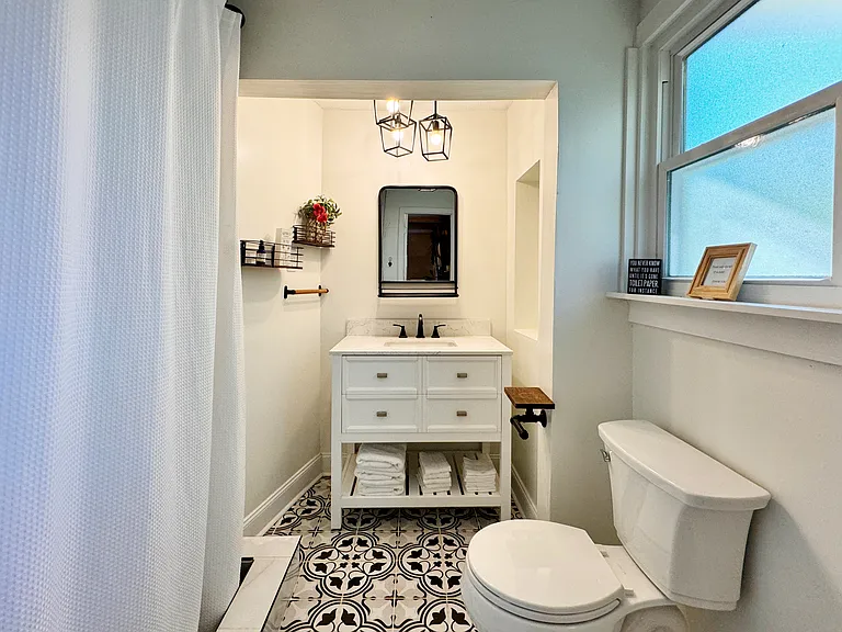 1666 W Intendencia St #B — Photo 22