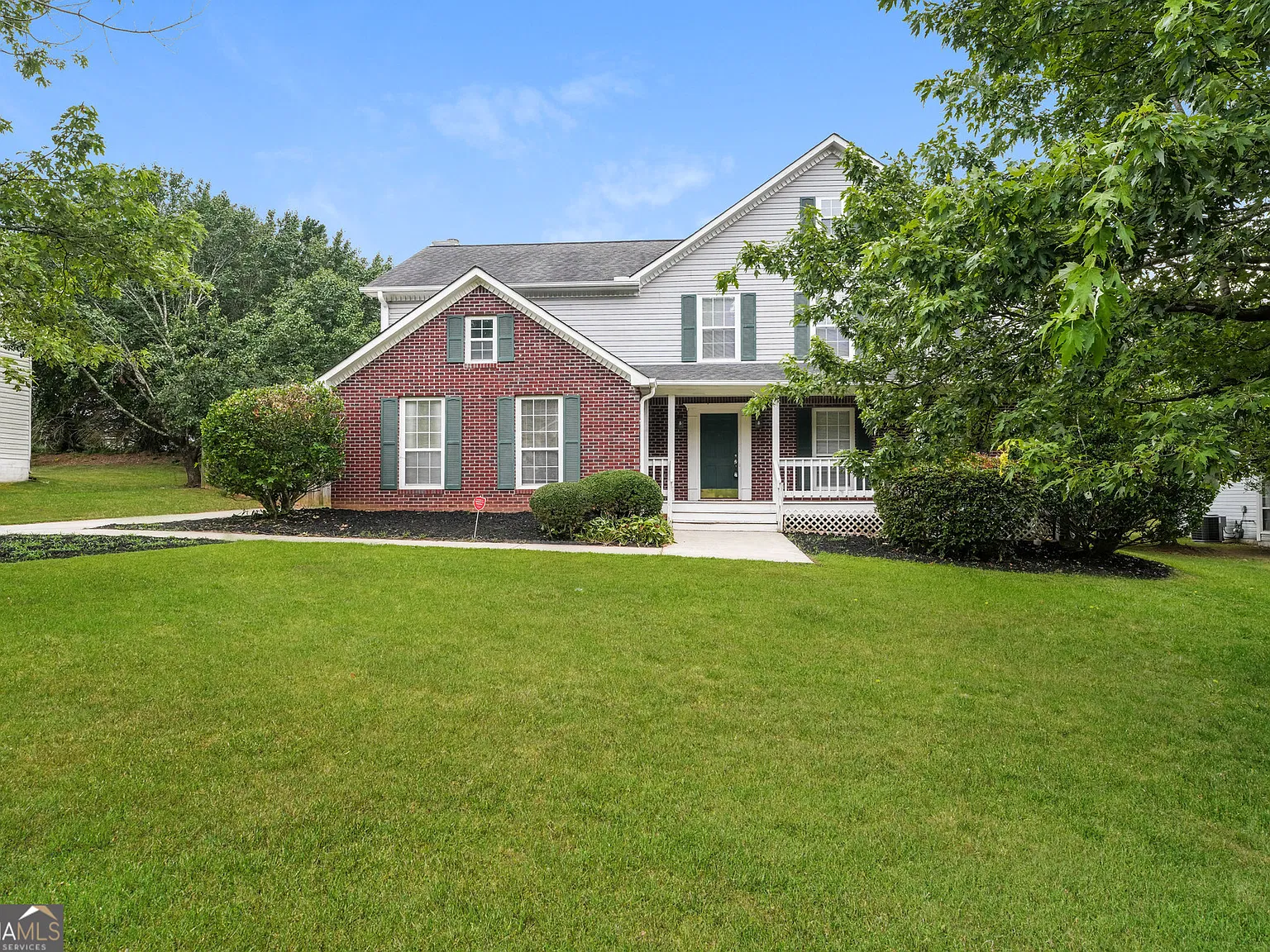 4 bed, 2.5 bath, 2500 sqft, $1,975 — Photo 1