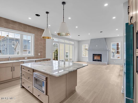5th image of 306 3rd Avenue