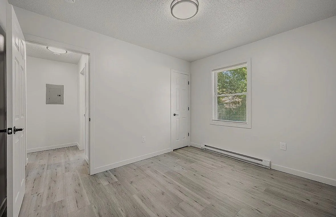 2 bed, 696 sqft, $2,100 — Photo 1