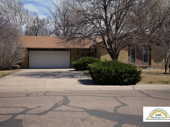 1606 Longhorn Dr, Garden City, KS 67846