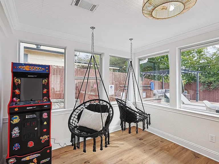 6872 Greenleaf Dr — Photo 12